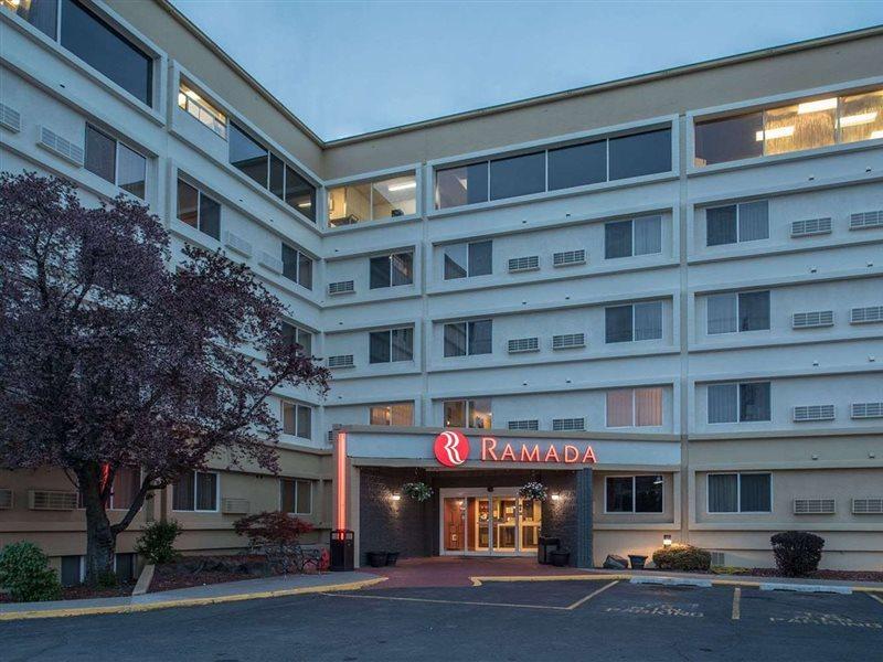 Hotel Ramada By Wyndham Downtown