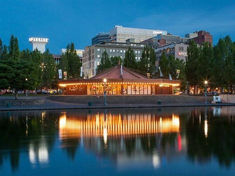 Ramada By Wyndham Downtown Hotel 3*