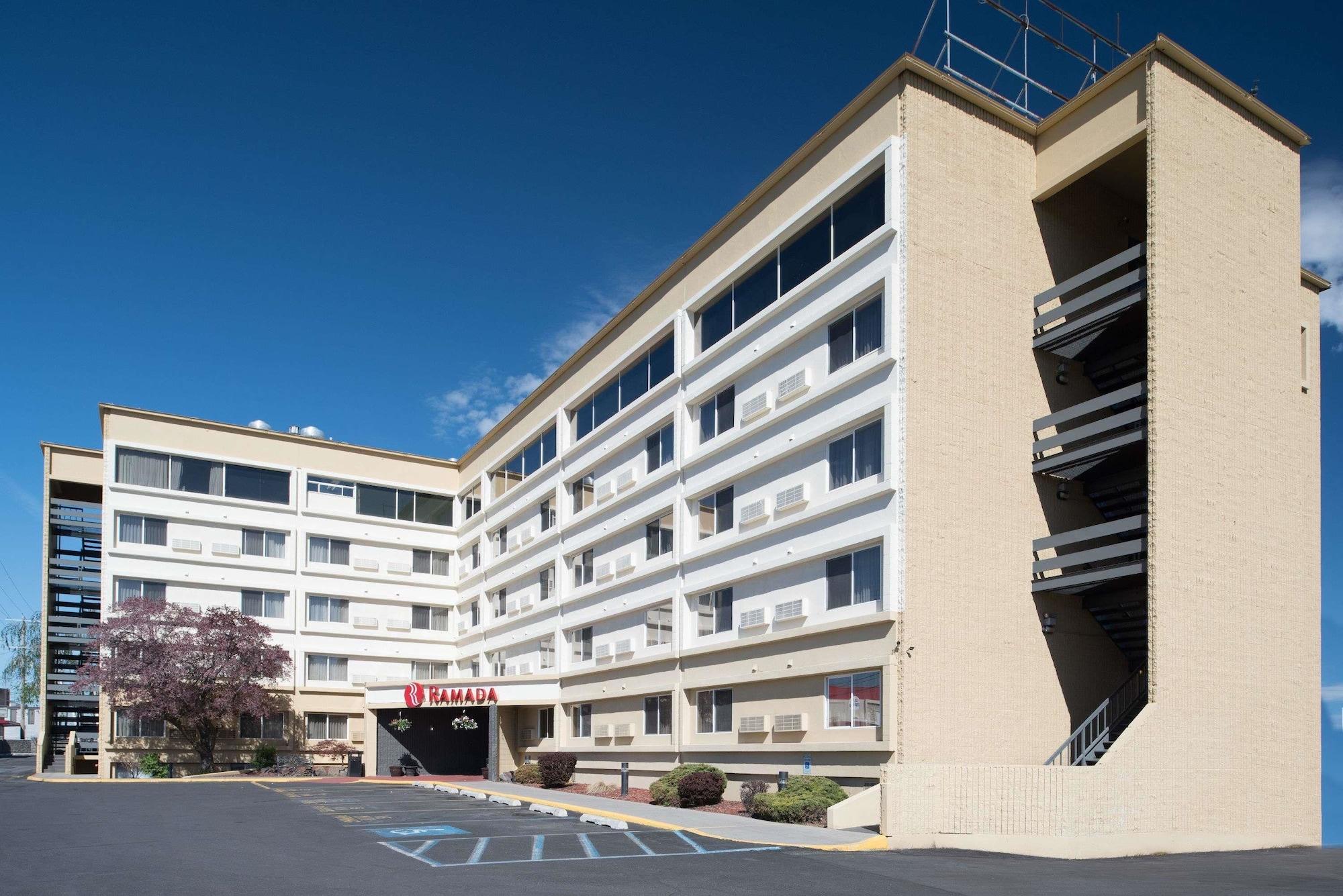 Ramada By Wyndham Downtown Hotel 3*