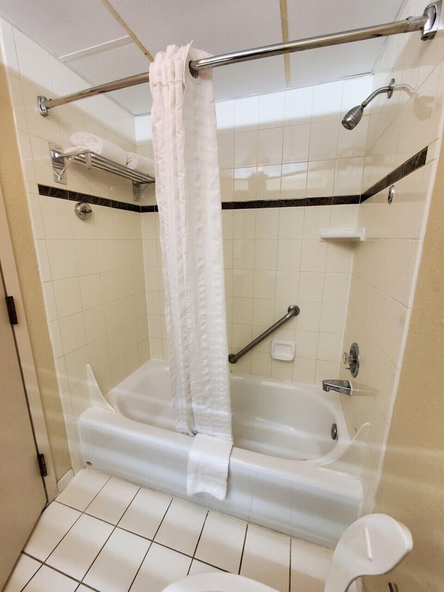 Ramada By Wyndham Downtown Hotel Spokane