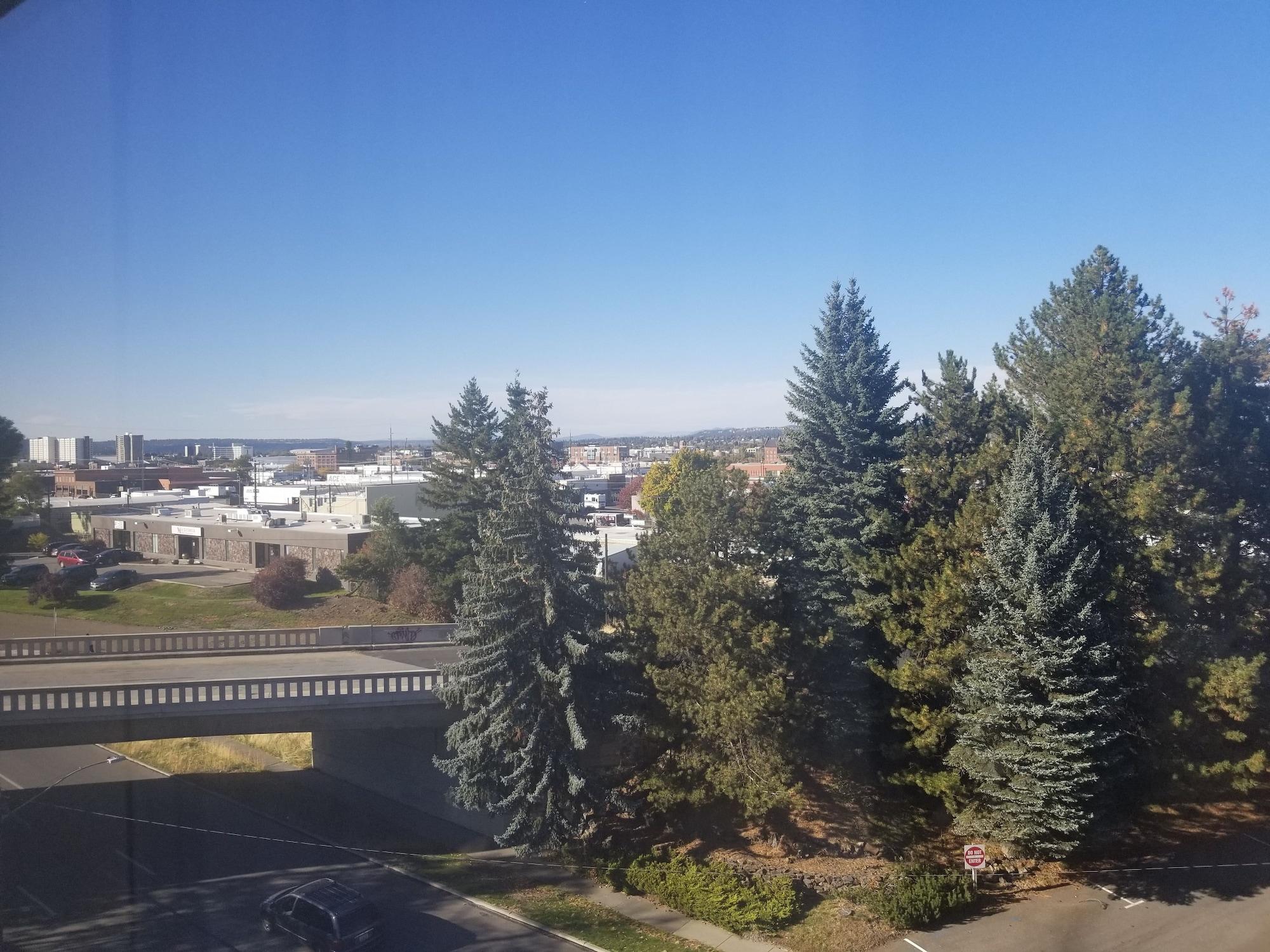 Ramada By Wyndham Downtown Hotel Spokane