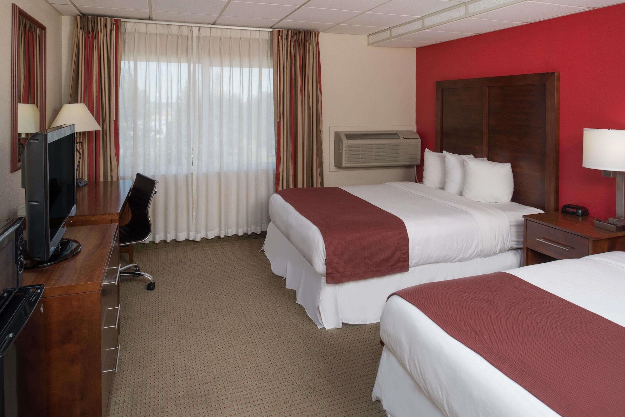Ramada By Wyndham Downtown Hotel 3*