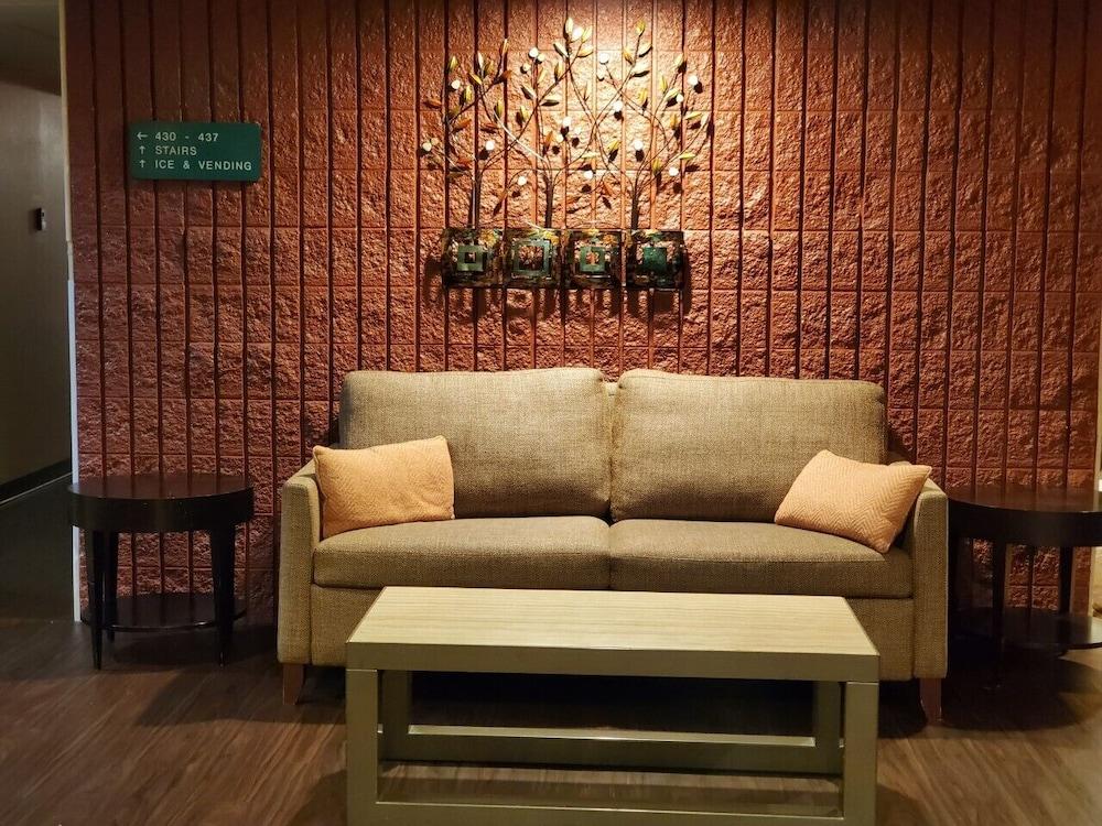 Ramada By Wyndham Downtown