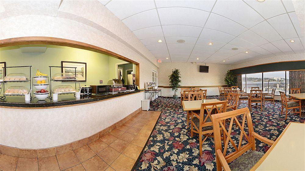 Ramada By Wyndham Downtown Hotel 3*