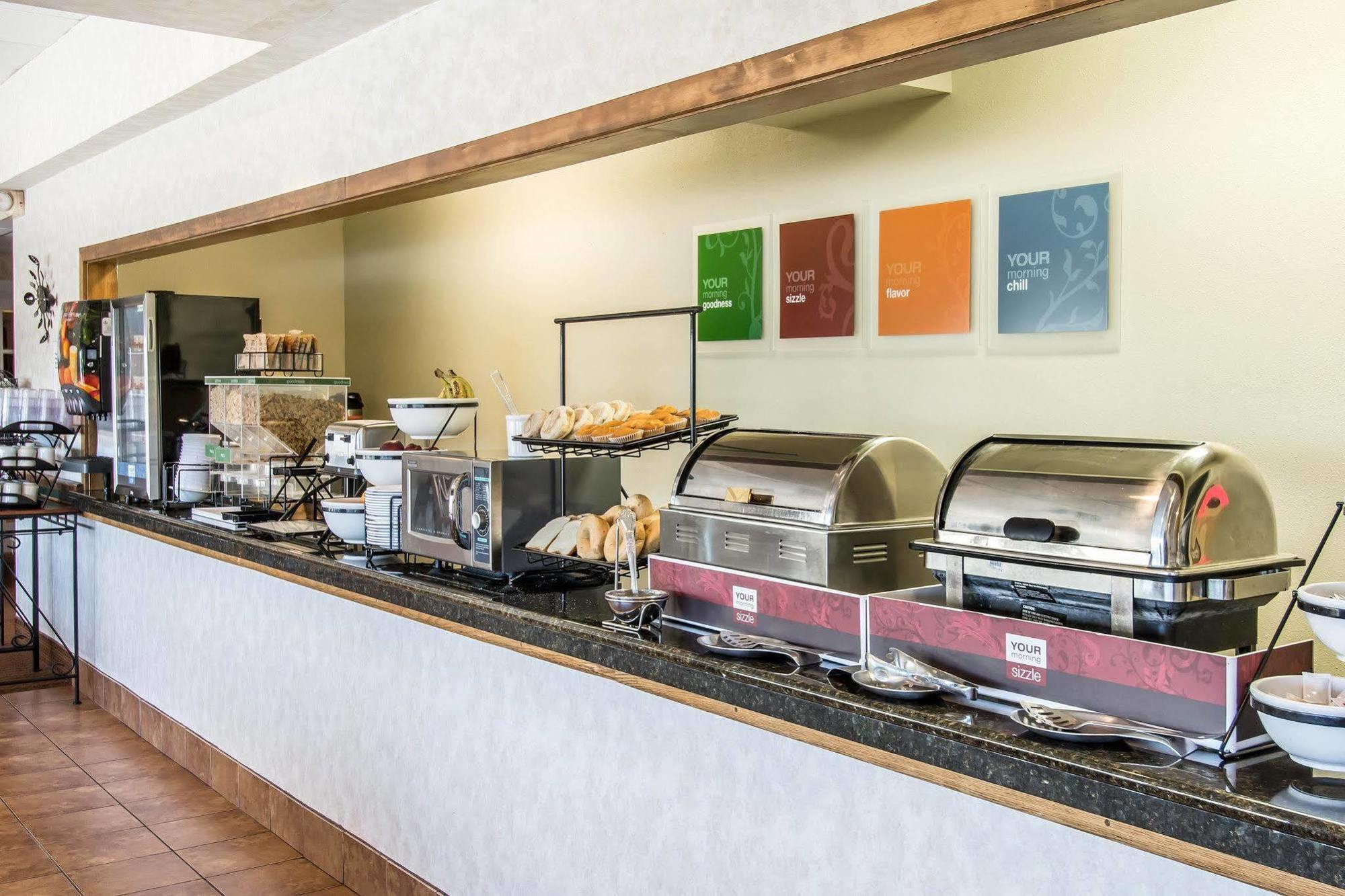 Ramada By Wyndham Downtown 3*