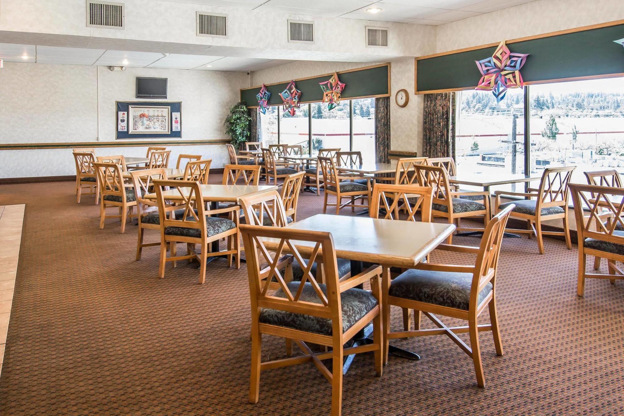 Ramada By Wyndham Downtown Hotel 3*