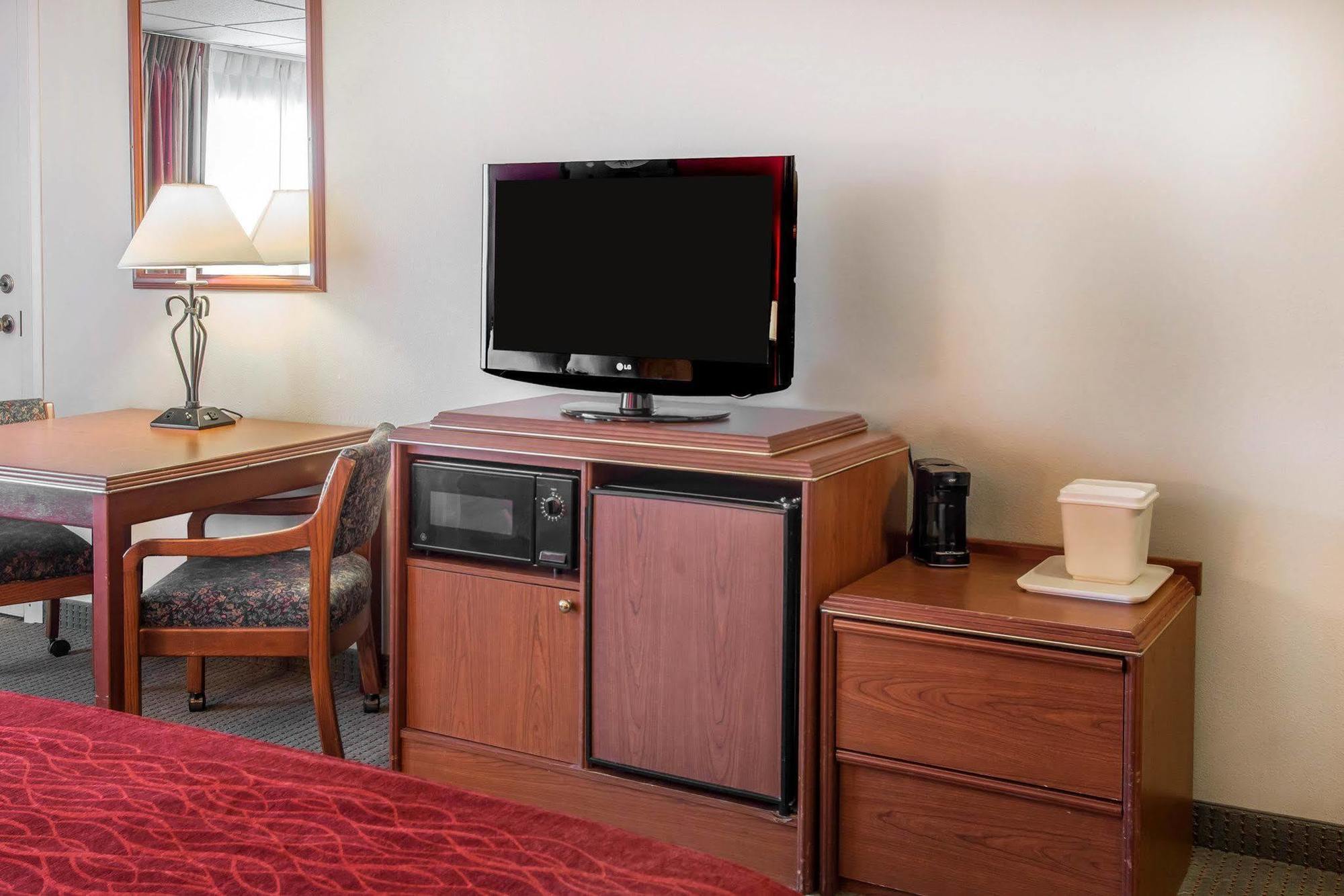 Ramada By Wyndham Downtown Hotel 3*