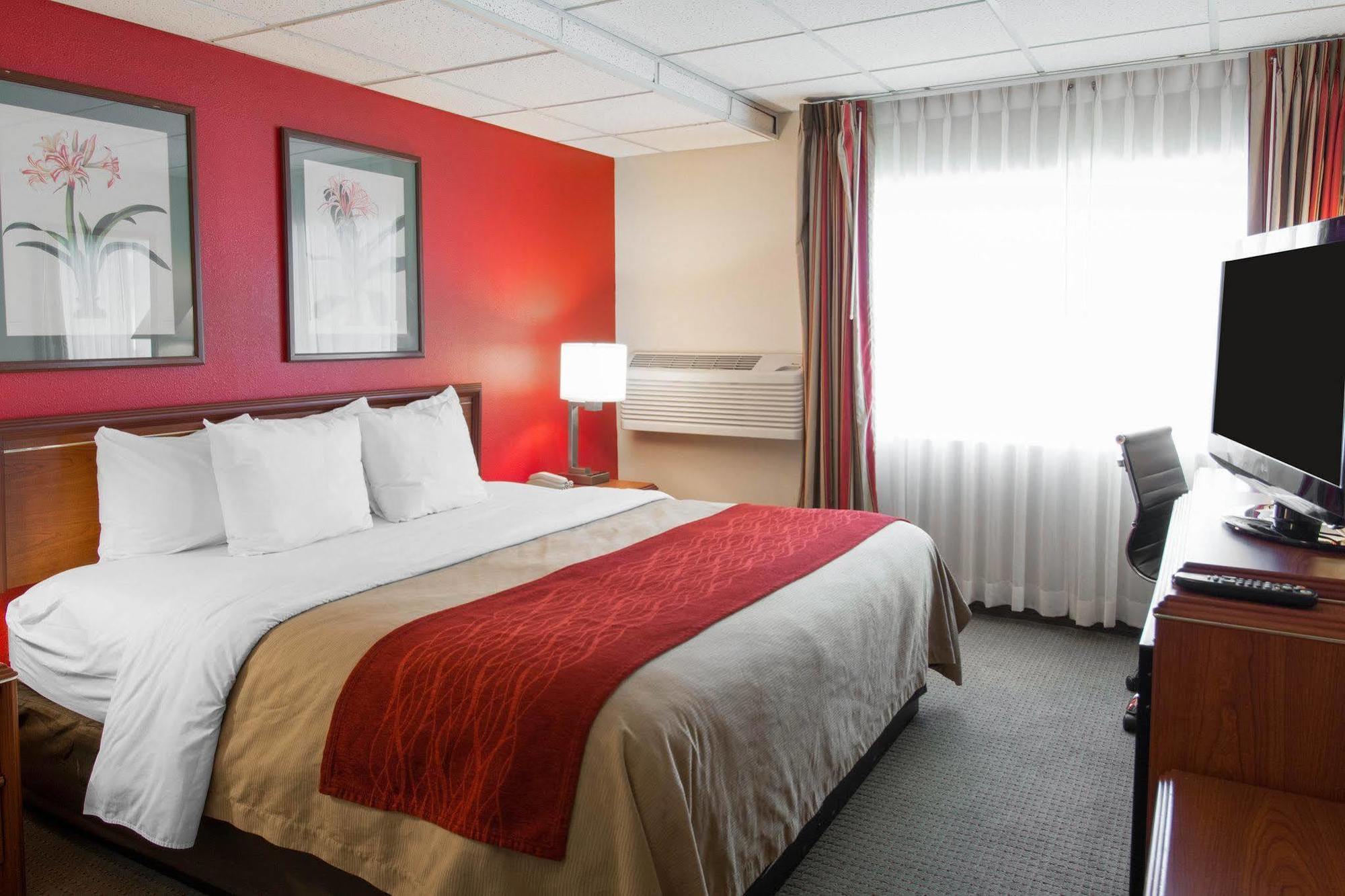 Ramada By Wyndham Downtown 3*