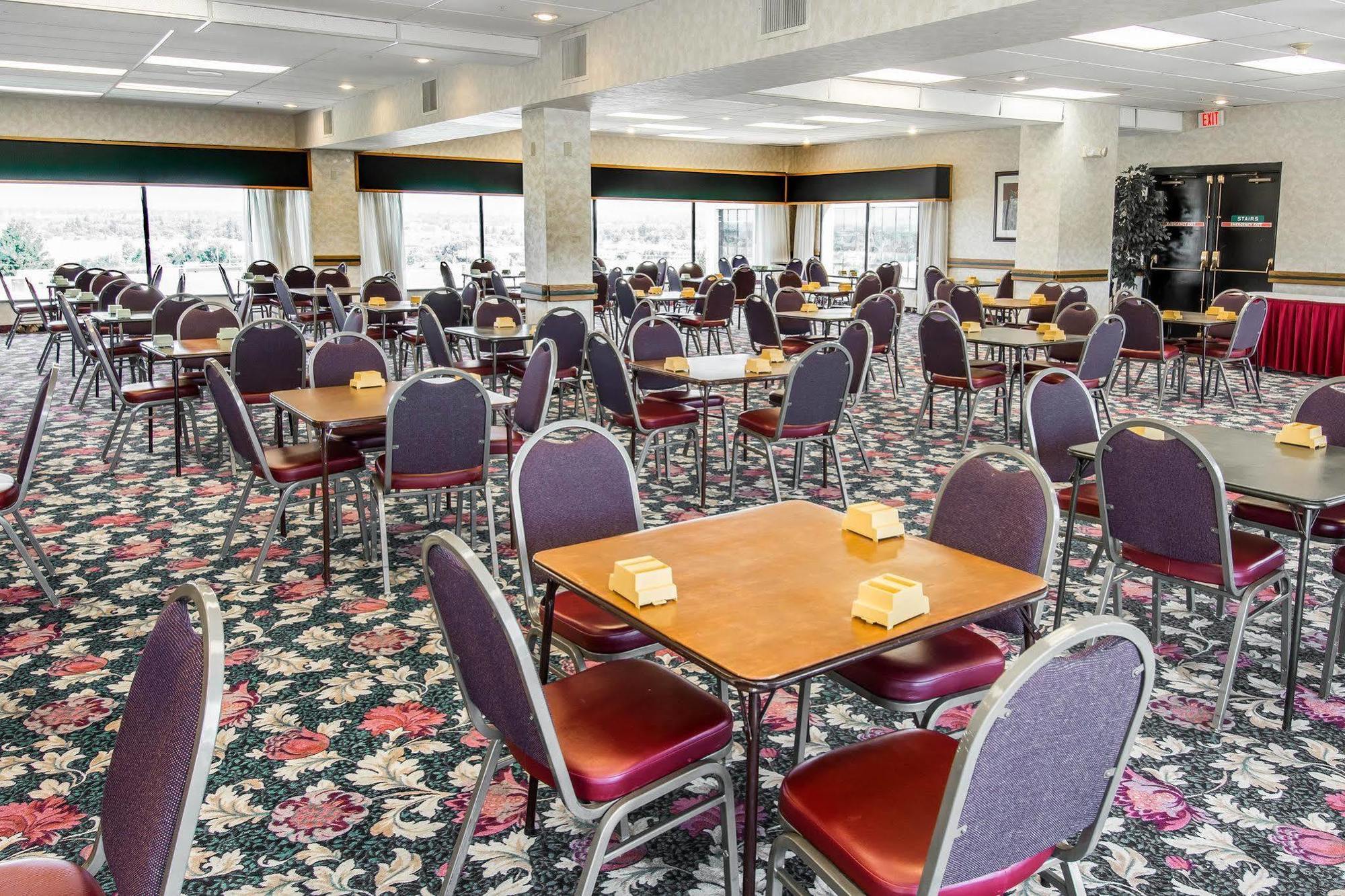 Ramada By Wyndham Downtown 3*