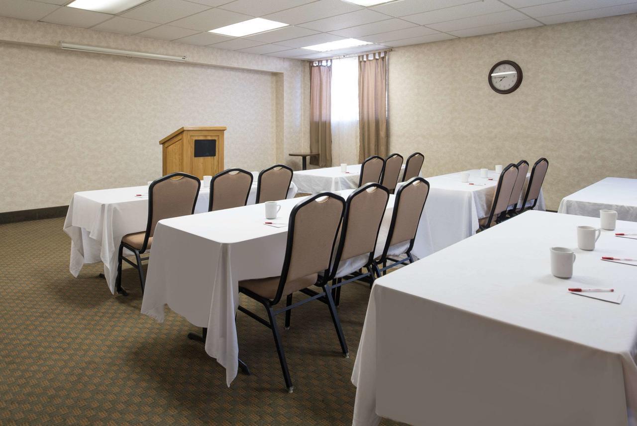 Ramada By Wyndham Downtown Hotel 3*