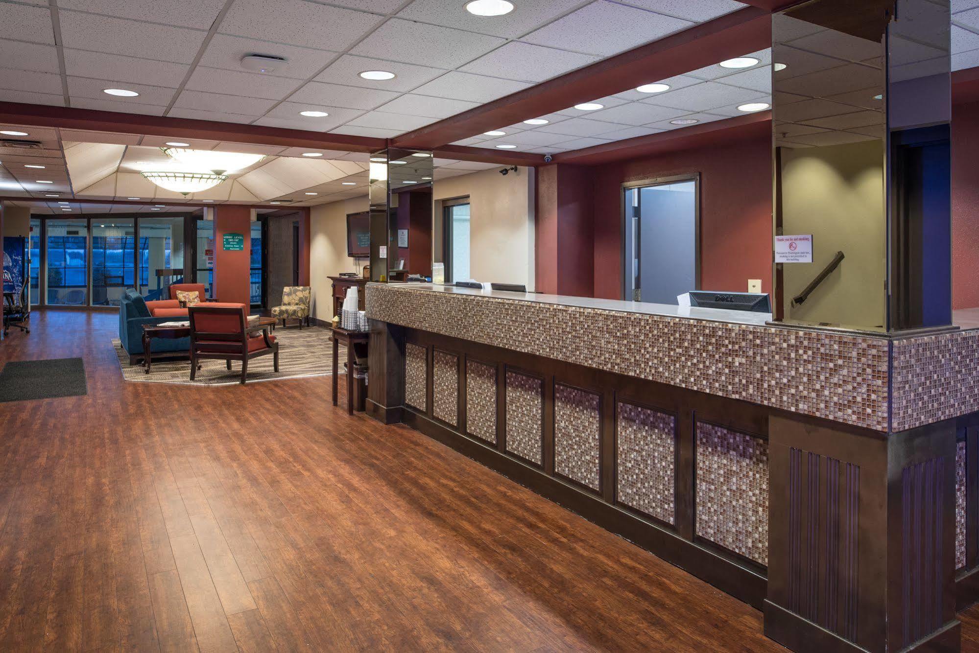 Hotel Ramada By Wyndham Downtown Spokane