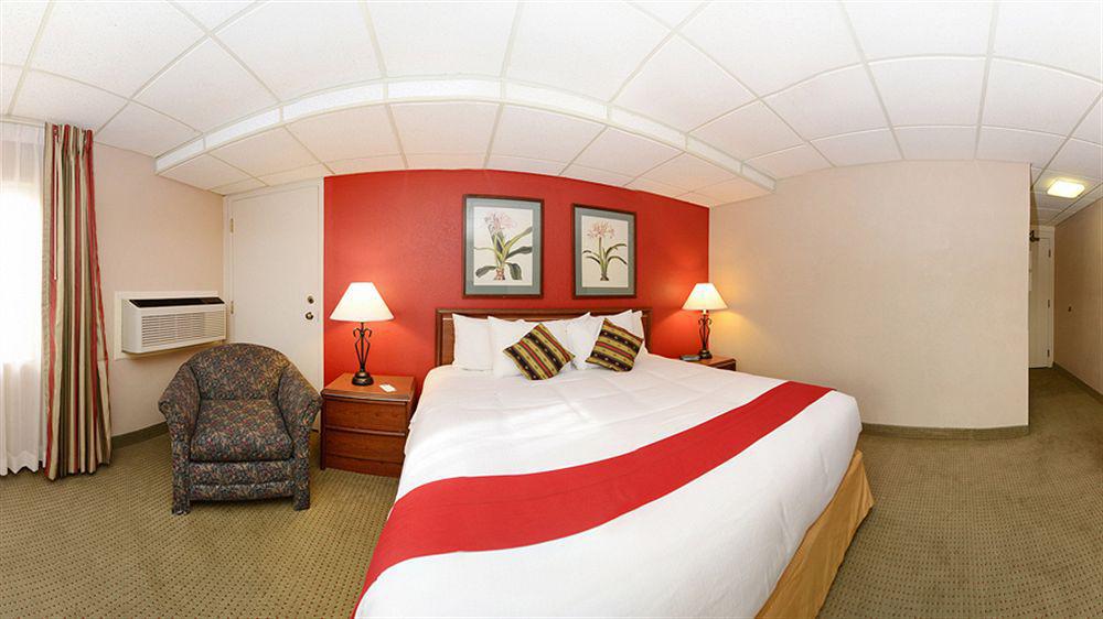 Ramada By Wyndham Downtown